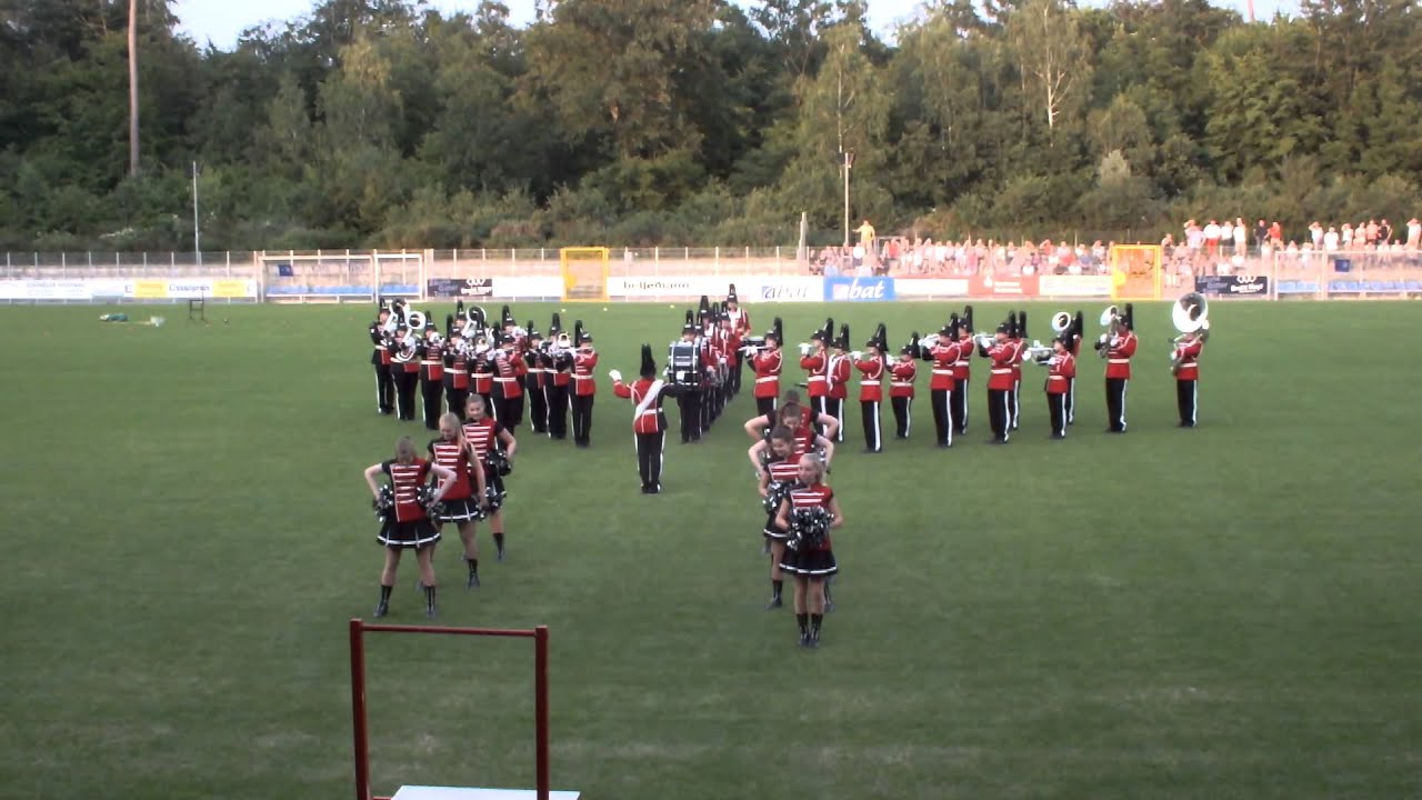 Moderner Spielmanns und Fanfarenzug Retzbach bei seiner Show in Walldorf 2015
