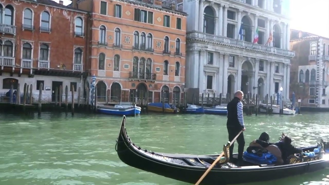 Venezia ... Vaporetto in Winter (real sounds)