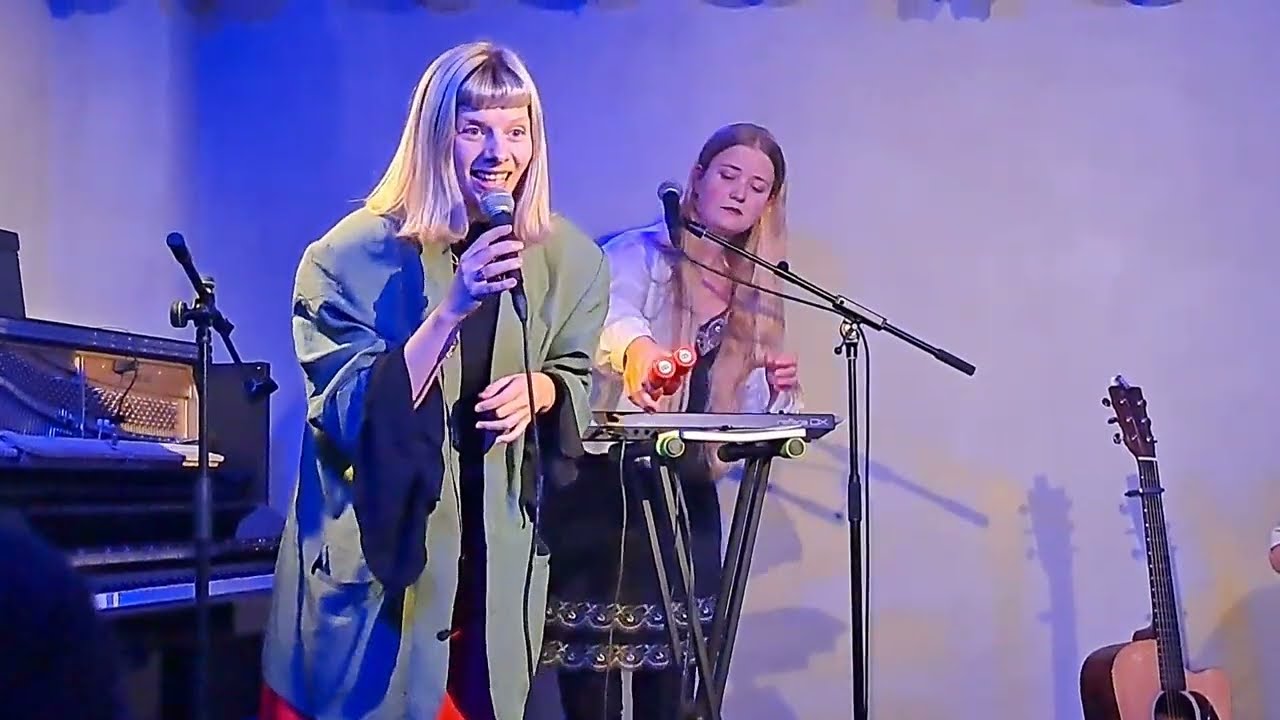 Aurora - Soul With No King - live in Cologne 05.06.2024 - acoustic show @ Die Wohngemeinschaft Köln