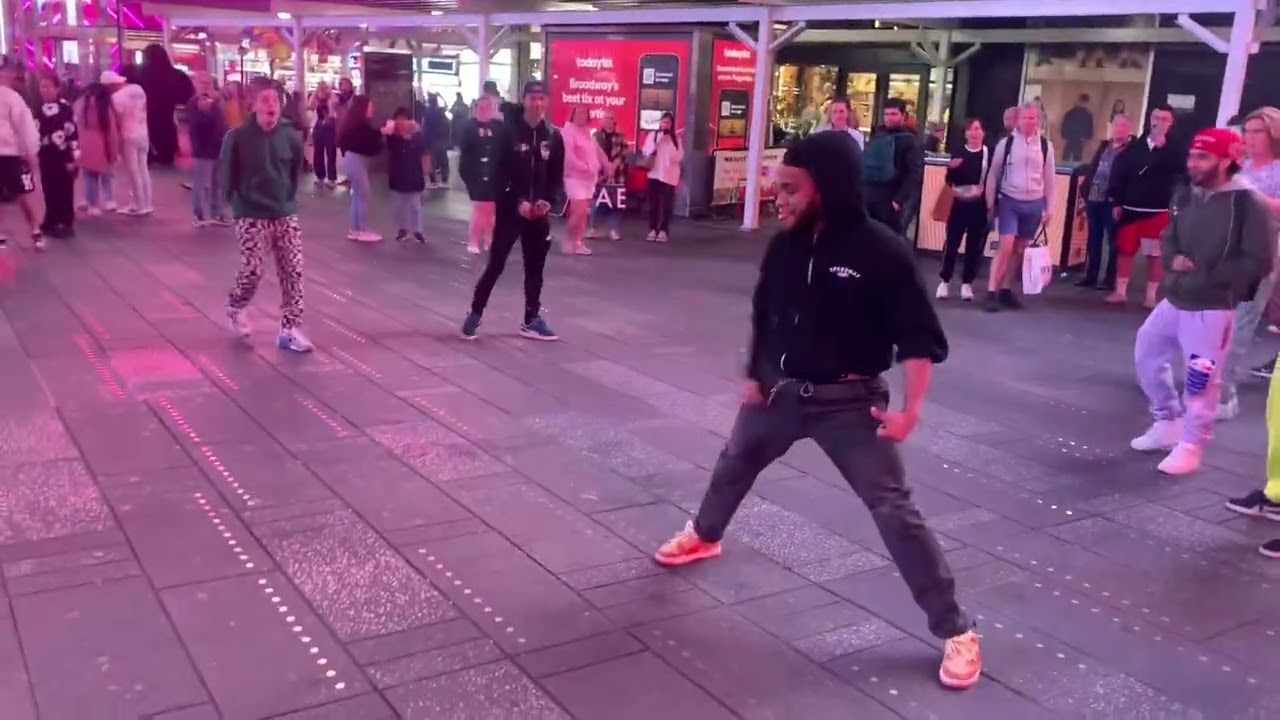Called out bboy battle in New York City ( but the girl wins/watch till the end )