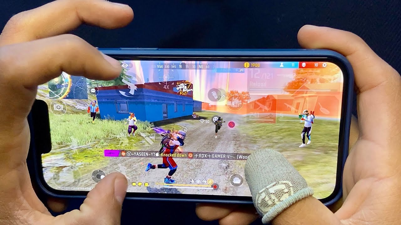 Woodpecker ❌ IPHONE 11📱HANDCAME⚡️SOLO VS SQUAD FREE FIRE 🔥60 FPS GAMEPLAY 