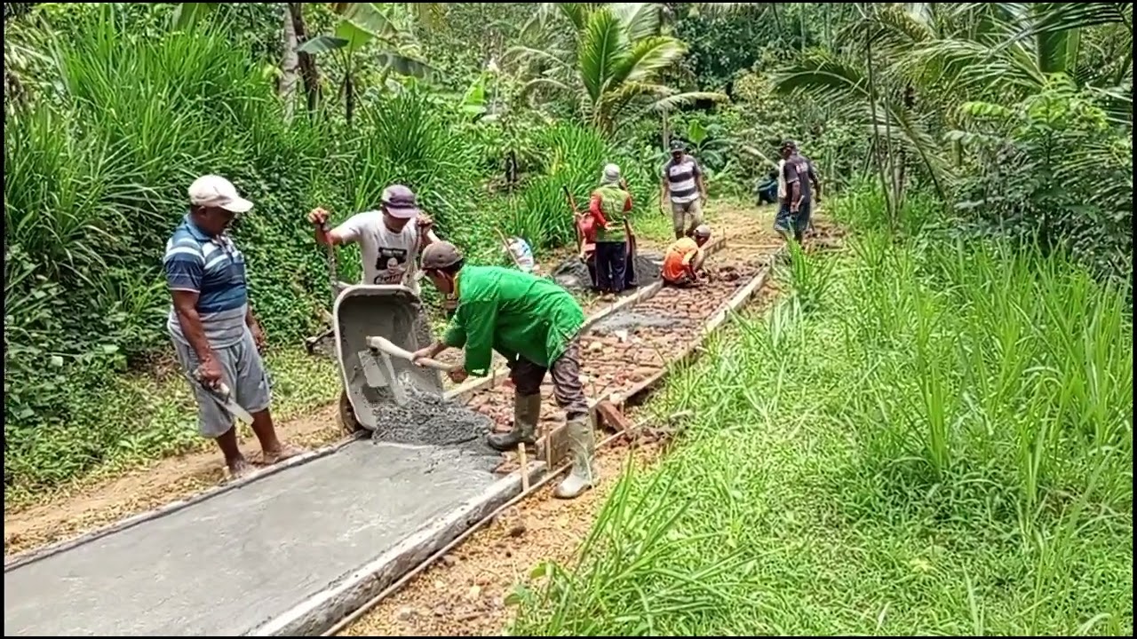 Ngecor tanjakan siono saat musim hujan, jalan pintas penghubung 2 desa 2 dusun