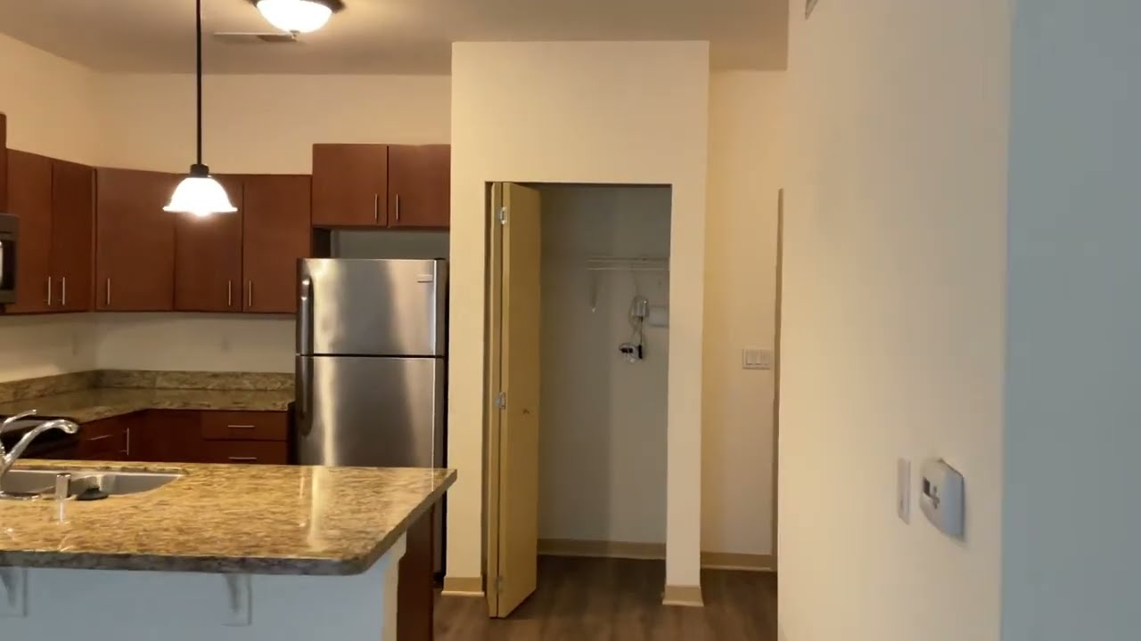 1 Bedroom (1i) W/ Wood Plank - The Enclave