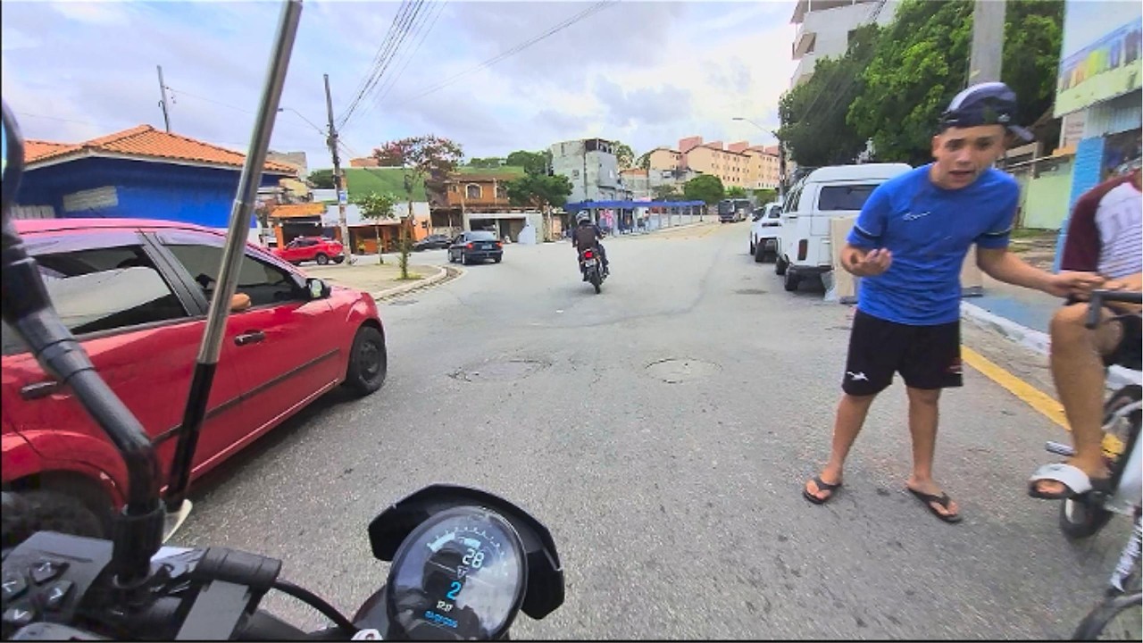 De Trident 660 no corredor em SP | Transito #03