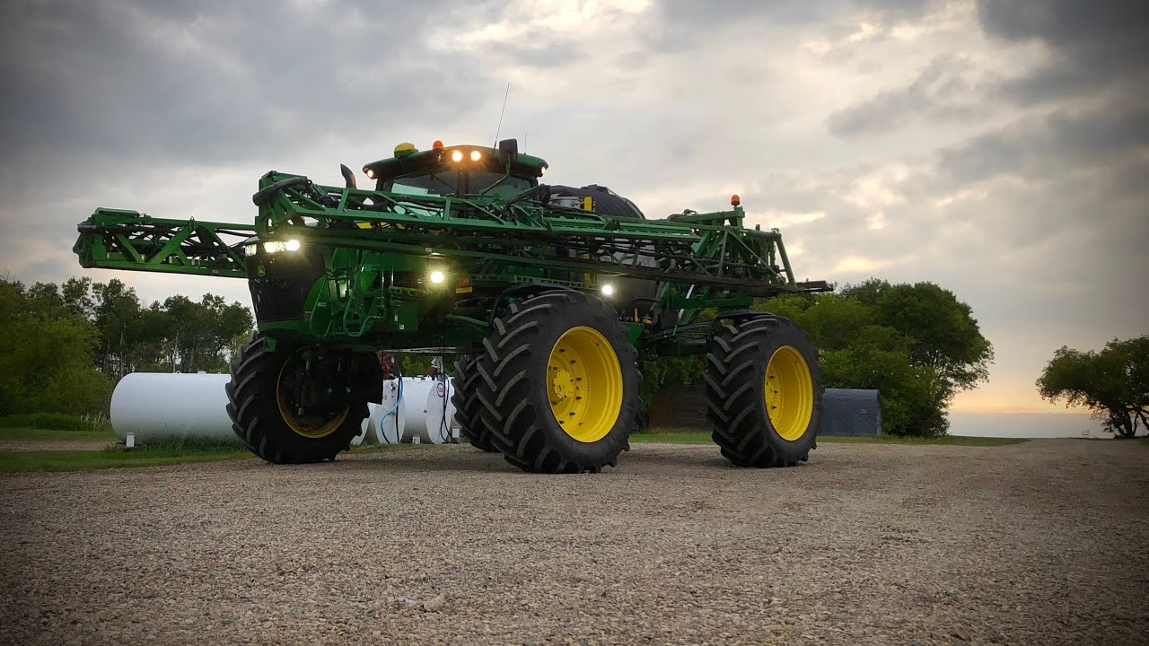 Spraying With the John Deere R4045