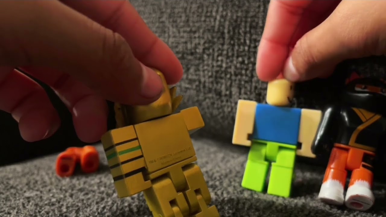 Noob plays Murderer Mystery (Roblox Toys)