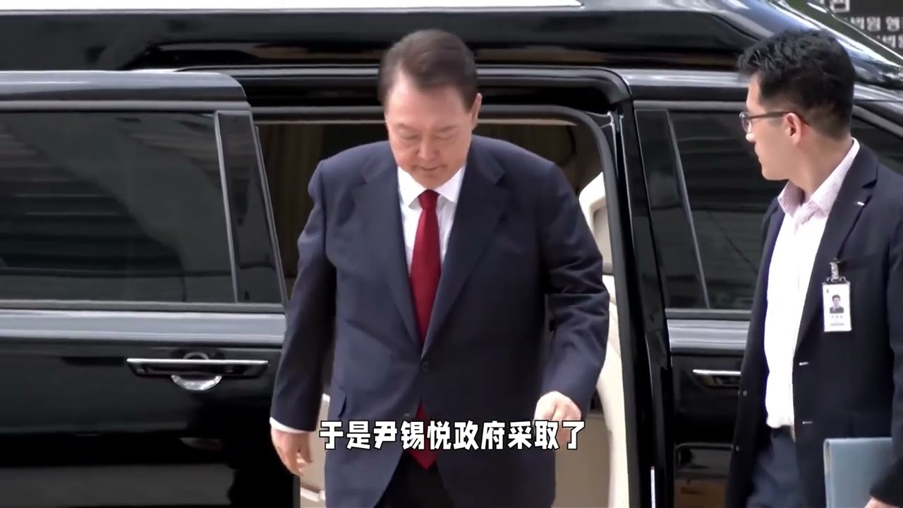 金建希招出的最新口供，足够让尹锡悦“永不翻身” 尹锡悦现在是彻底心寒了，眼见特检组步步紧逼，自家心腹终究是撑不住了，当着全体韩国人的面甩出“关键底牌”，直接让搬回青瓦台的李在明握住胜券，关键时