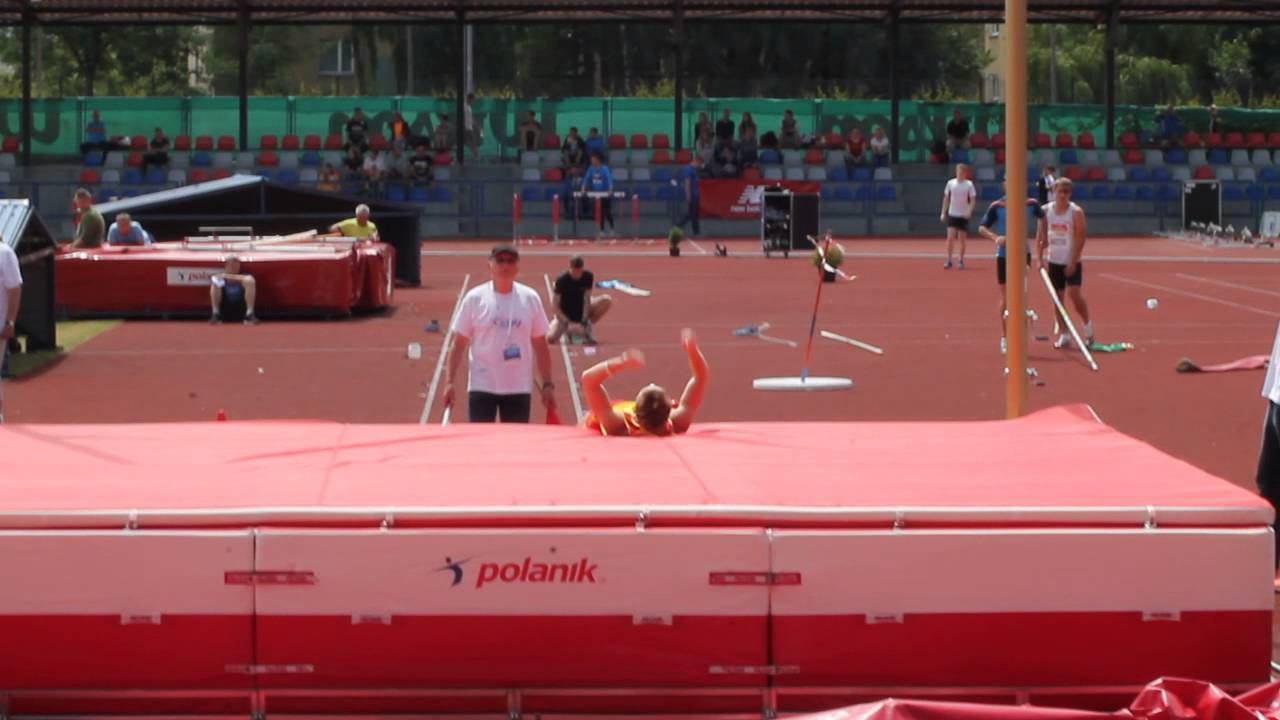 Michał Michalski w skoku o tyczce na 3.80 m - rekord MKS Hermes