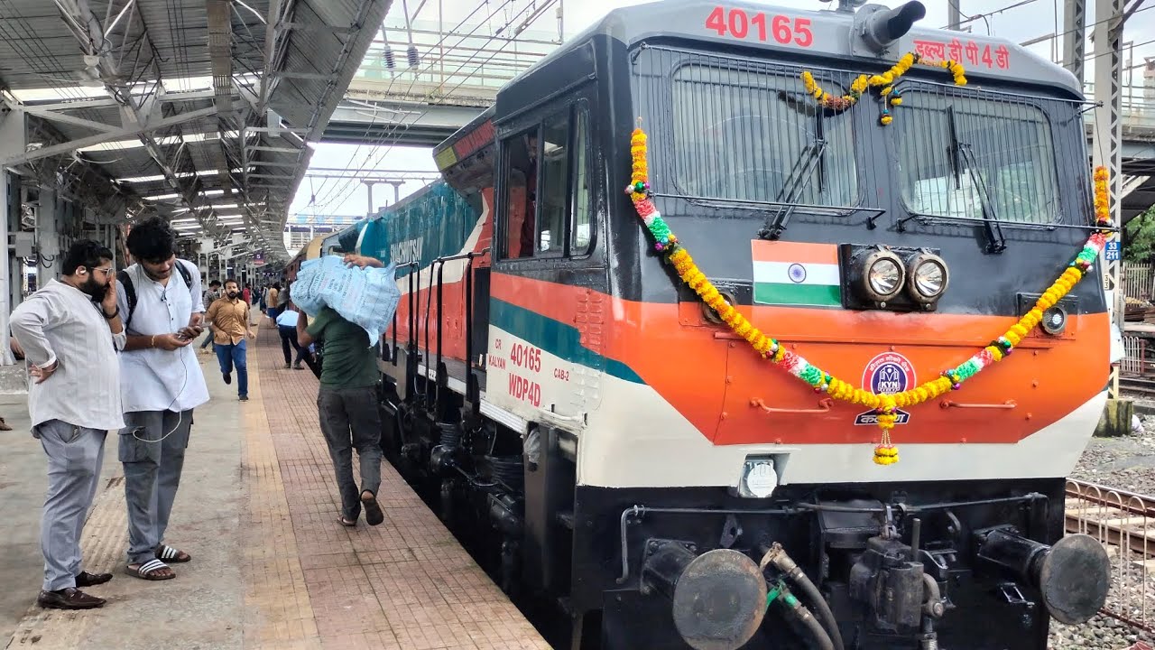 11011 Mumbai Dhule Express departing Thane