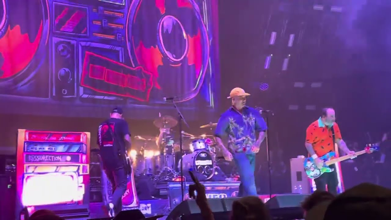 New Found Glory - My Friends Over You (Live in Minneapolis)
