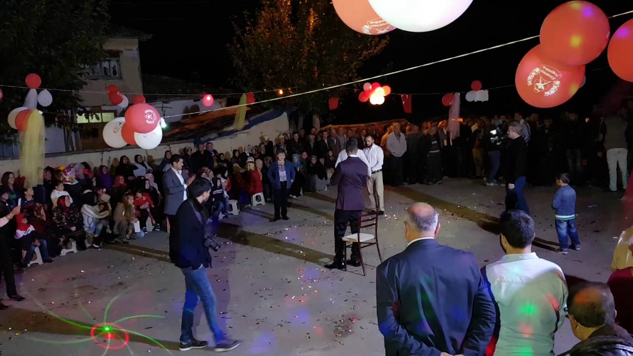 Geyve istanbuk kasabi yorukler mahllesi gencleri ercek mahallesinde bir araya geldiler