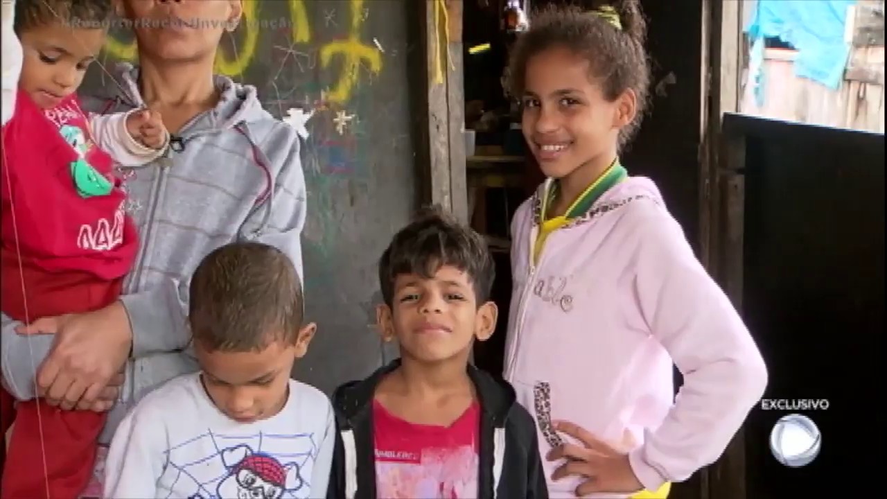 Conheça o drama dos moradores da maior favela de palafitas do Brasil
