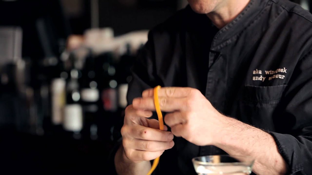How to use an Orange as a Garnish - DrinkSkool Bar Techniques