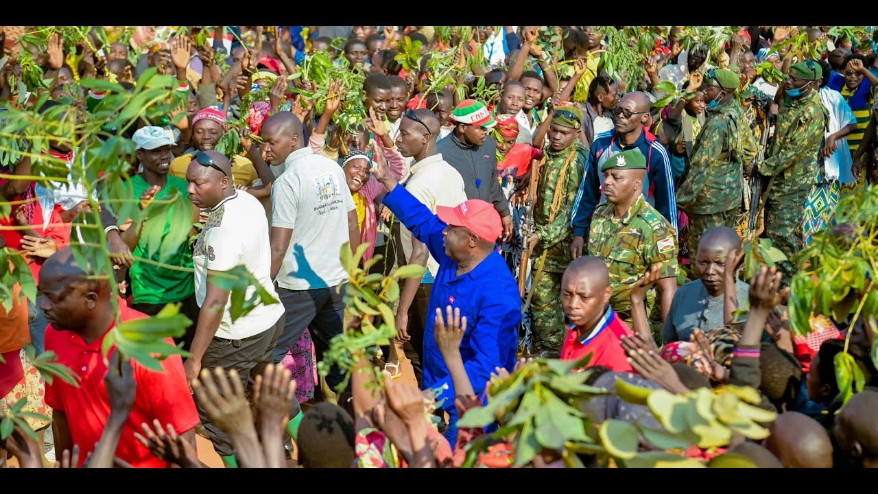 Umukuru w'Igihugu Evariste Ndayishimiye mu rugendo #Inkebuzo mu ntara ya Karusi