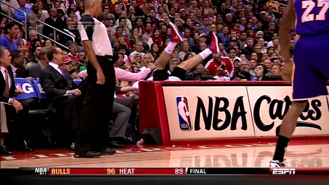 Blake Griffin Dives Into Stands - Lakers @ Clippers 1/4/2013