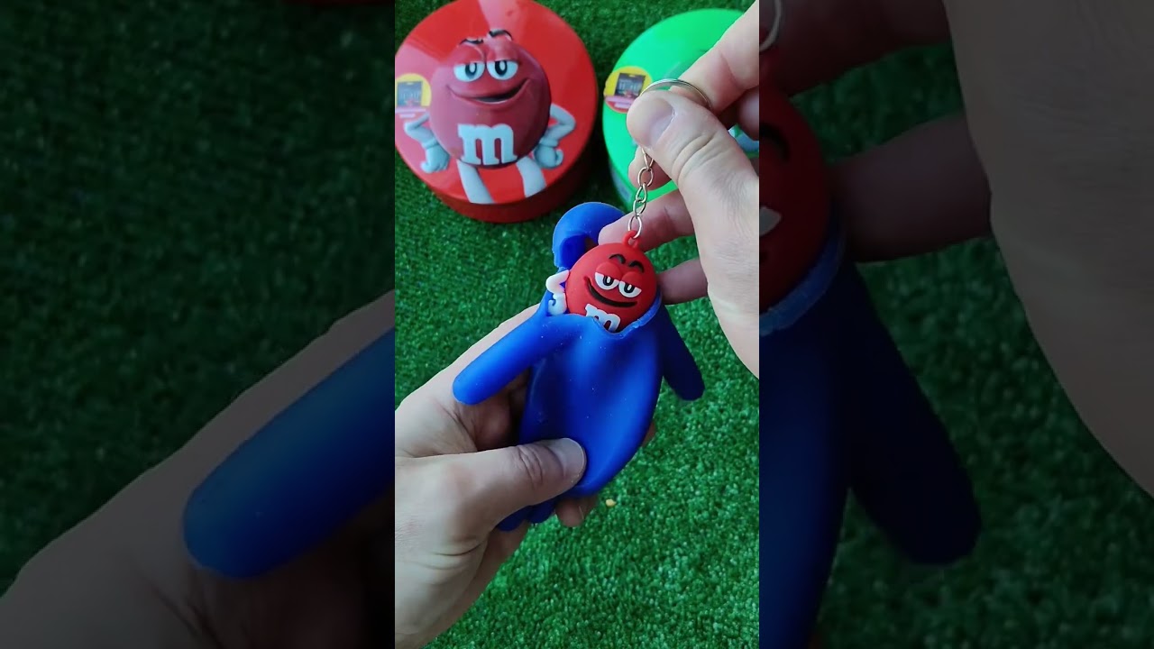blue eating m&M's #rainbowfriends