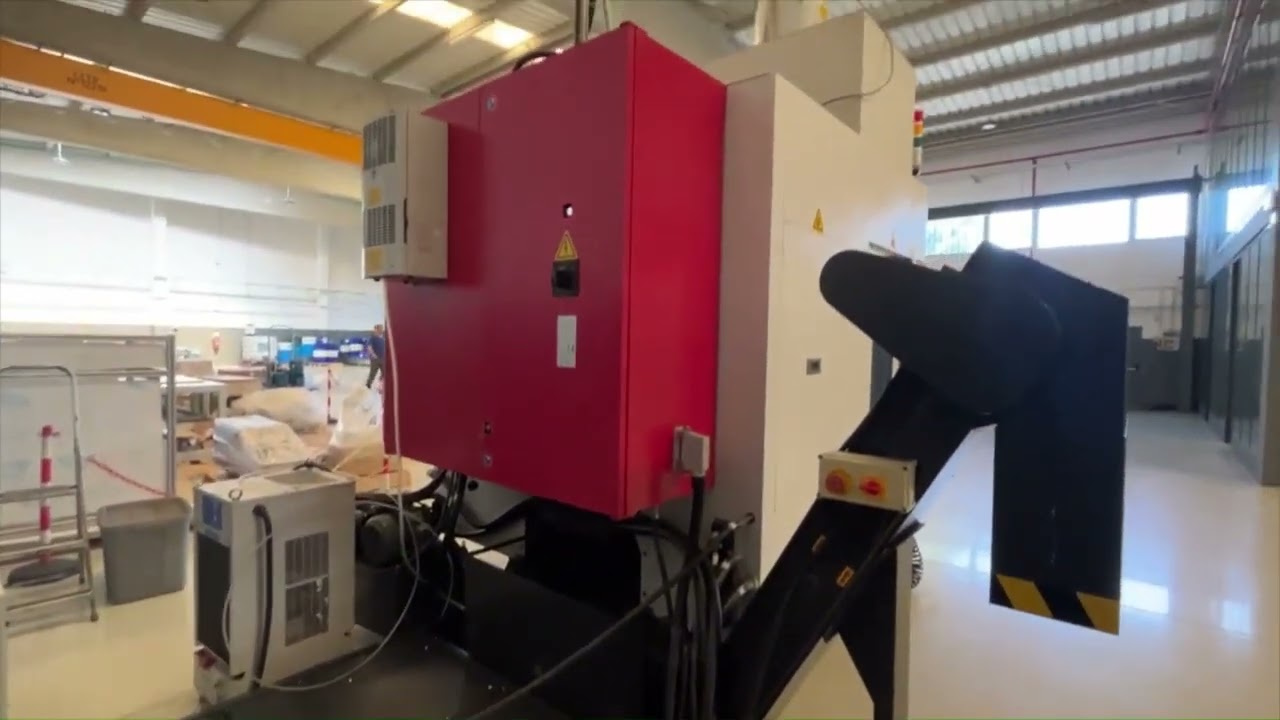 AKIRA-SEIKI RMV 250RT 5-AXIS Center