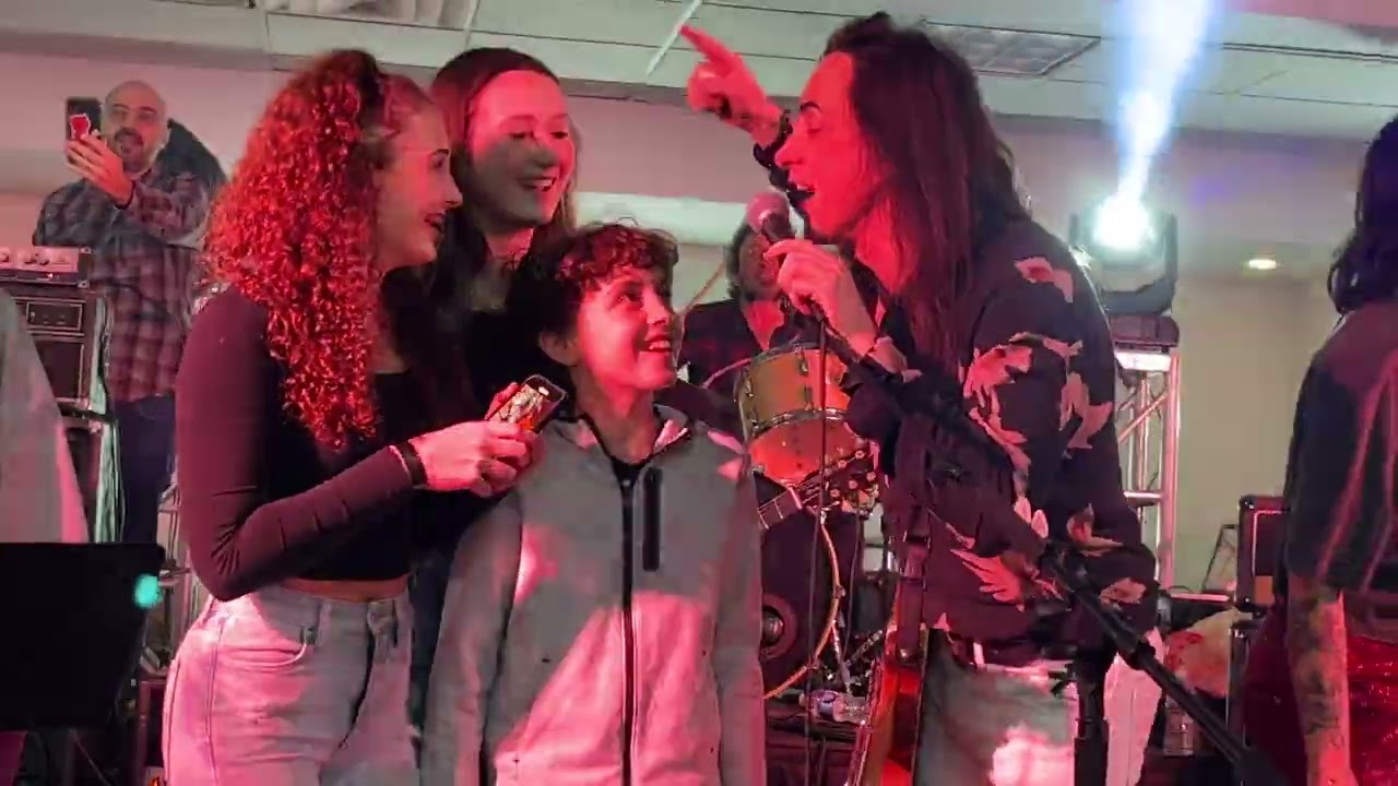 Nuno Bettencourt & Family - Centerfold - J. Geils Band Cover - Turkey Jam 2023 Hudson MA 11/24/23