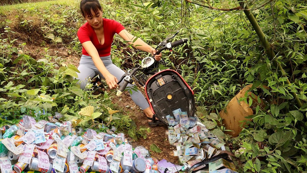 Poor Girl Picks Up Scrap | Girl Finds Large Sum Of Money and Antique Car in Landfill