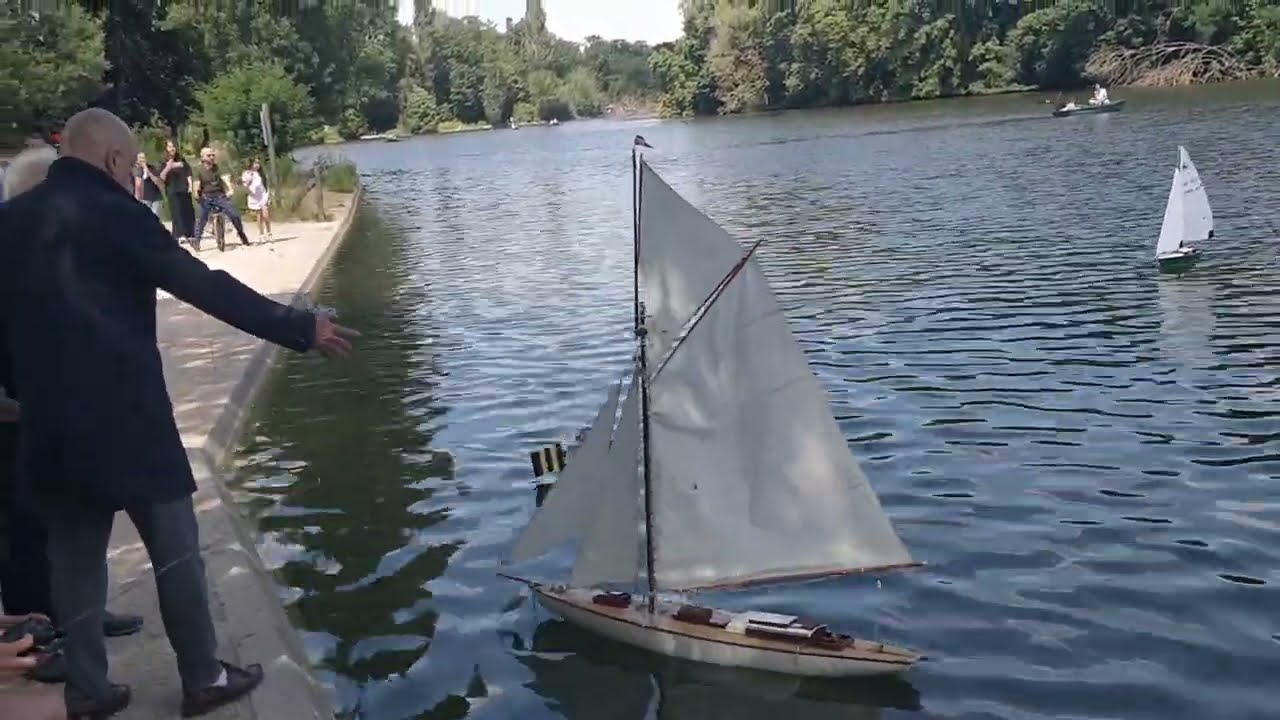 Estelle II, Corsaires, Laser, le remorqueur à vapeur Resolve en navigation - MYCP Paris Juin 2024 RC