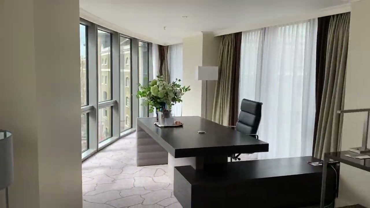 London Marriott Hotel Canary Wharf (1 King Bed, Curve Suite)