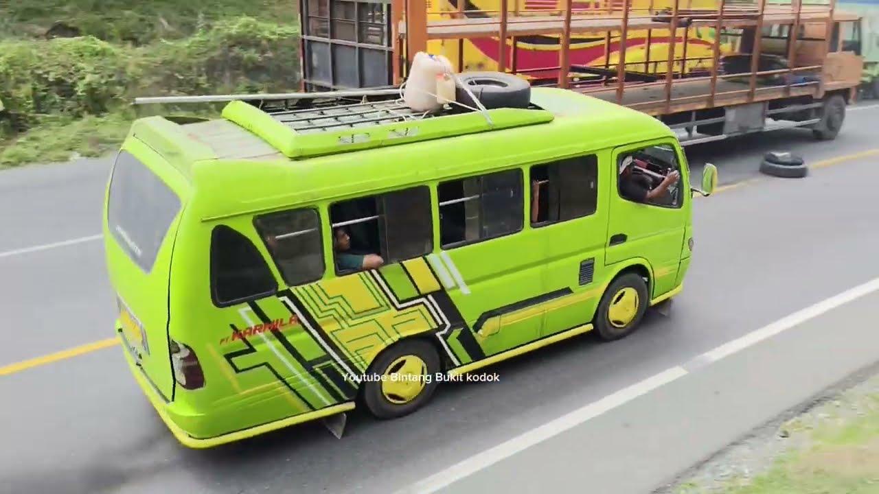 MENIT MENIT Menegangkan!!! Detik-detik Truk Jumping Di Tanjakan Muatan Berhamburan Bukit kodok