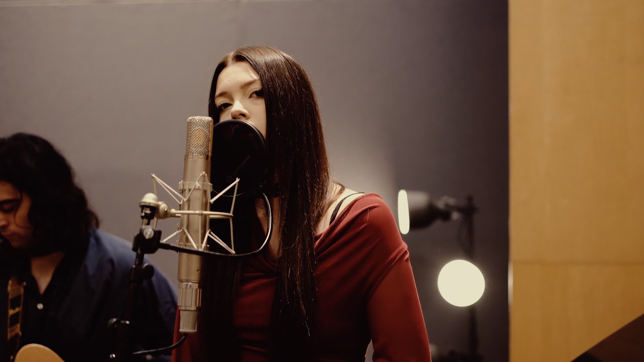 Courtney Hadwin - Breakable (Live At Metropolis Studios)
