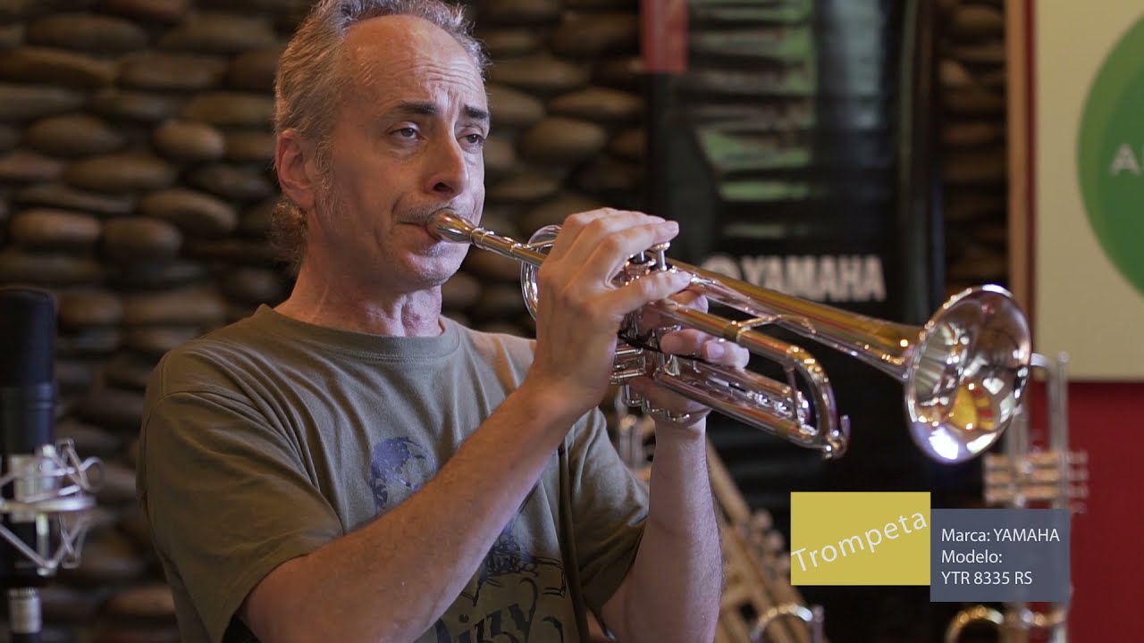 Juan Cruz de Urquiza probando la YAMAHA YTR-8335RS Xeno PURO BRASS