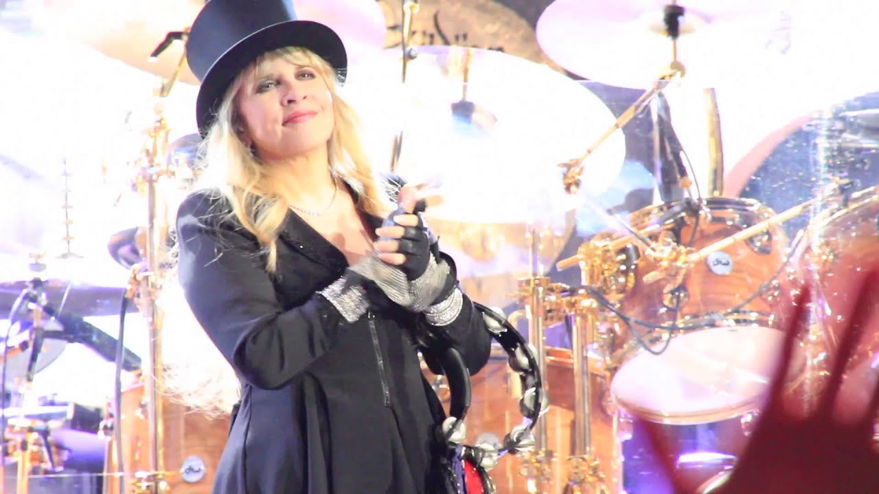 Fleetwood Mac. 'Go Your Own Way'. 'World Turning' encore. Des Moines, Iowa 2013.