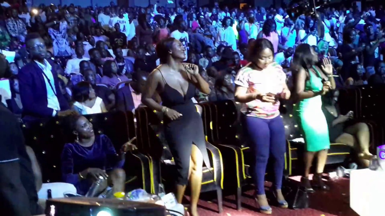 SARKODIE'S GIRLFRIEND DANCING AT RAPPERHOLIC CONERT 2016