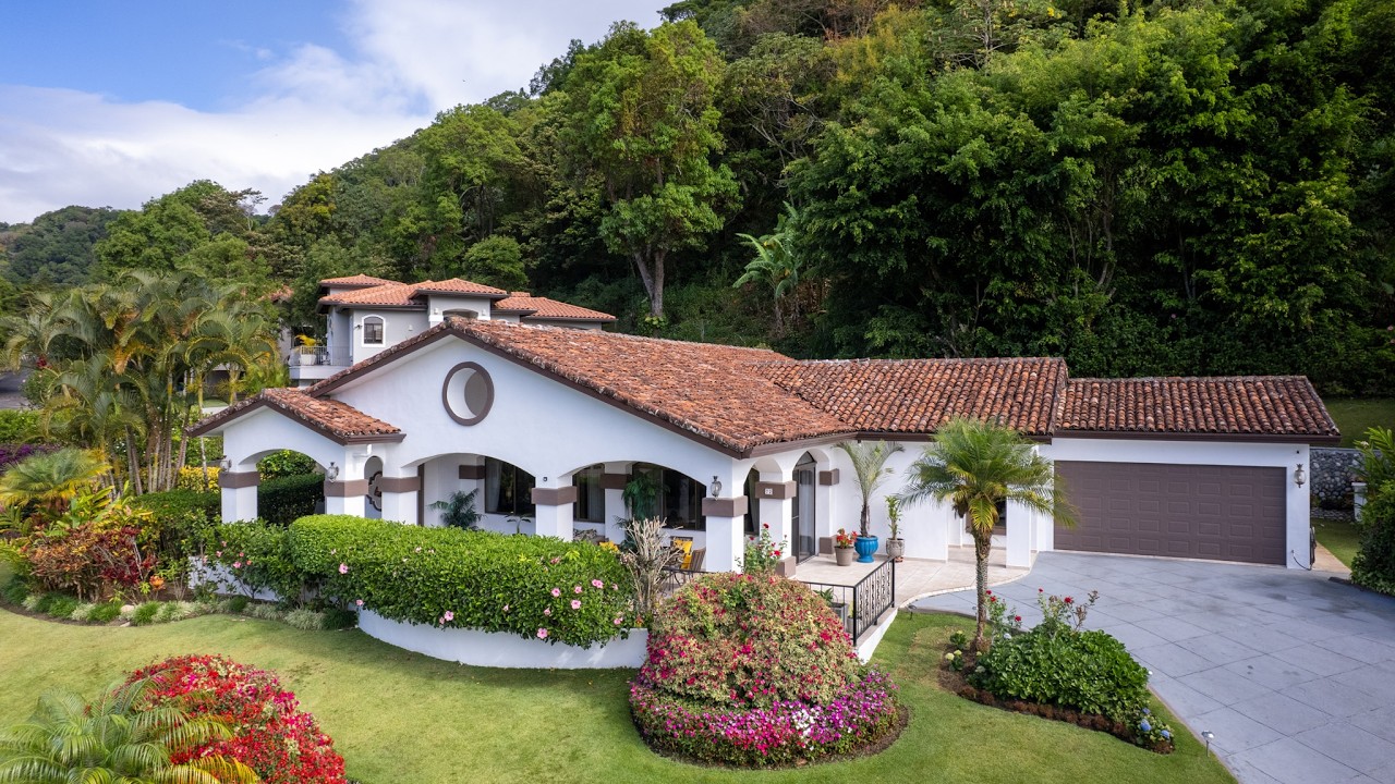 Private Residence In Valle Escondido Gated Golf Community in Boquete Panama