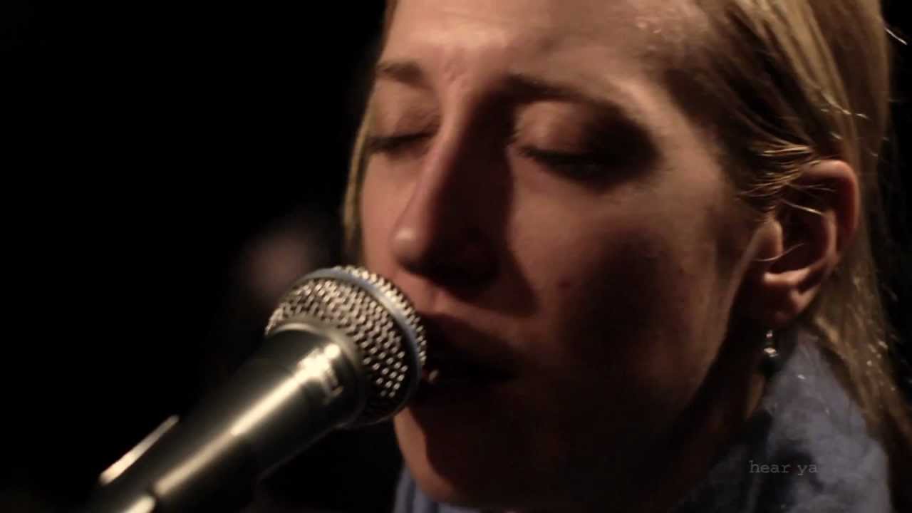 Heartless Bastards - Simple Feeling - HearYa Live Session