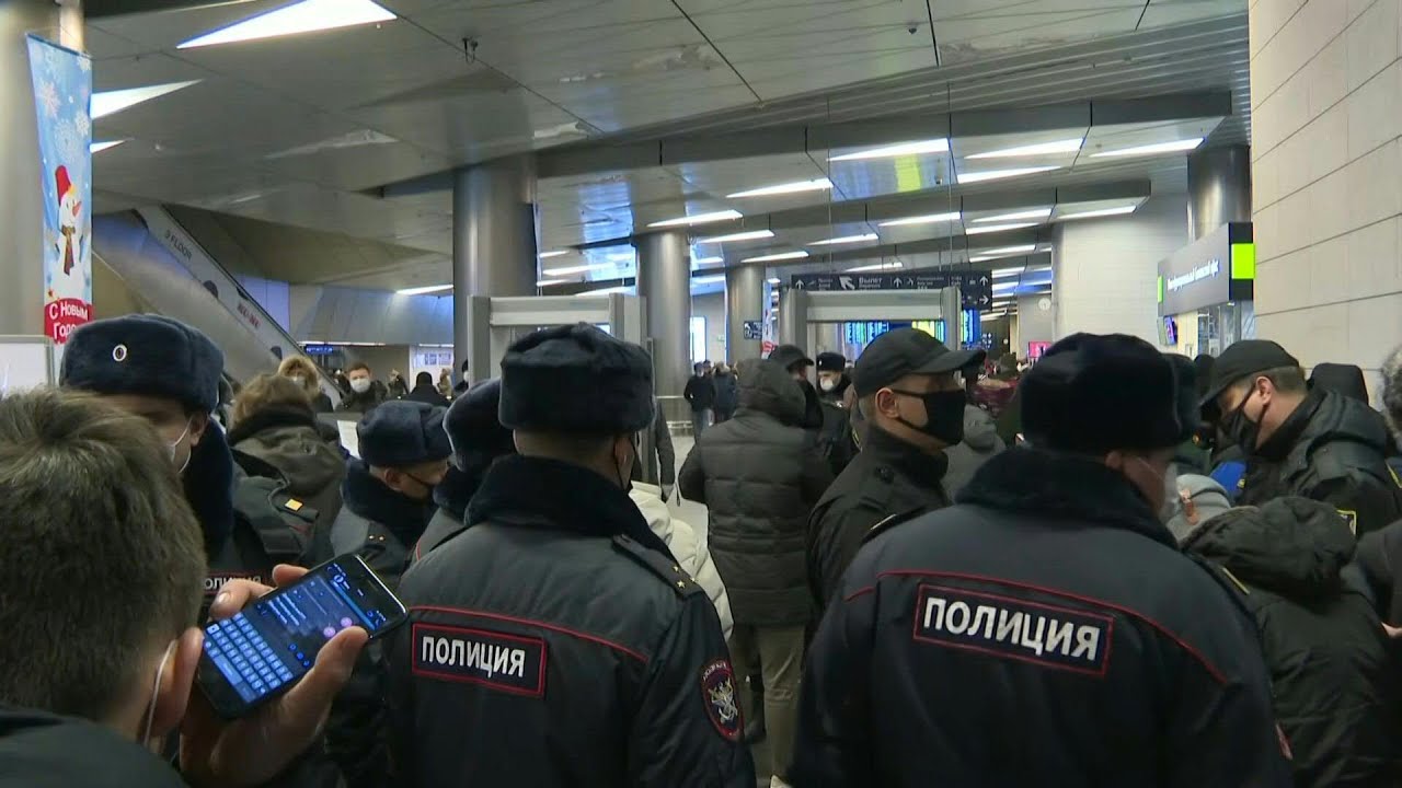 Moscow police in airport ahead of Kremlin critic Navalny's return | AFP