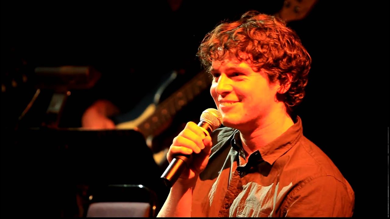 Jonathan Groff sings 