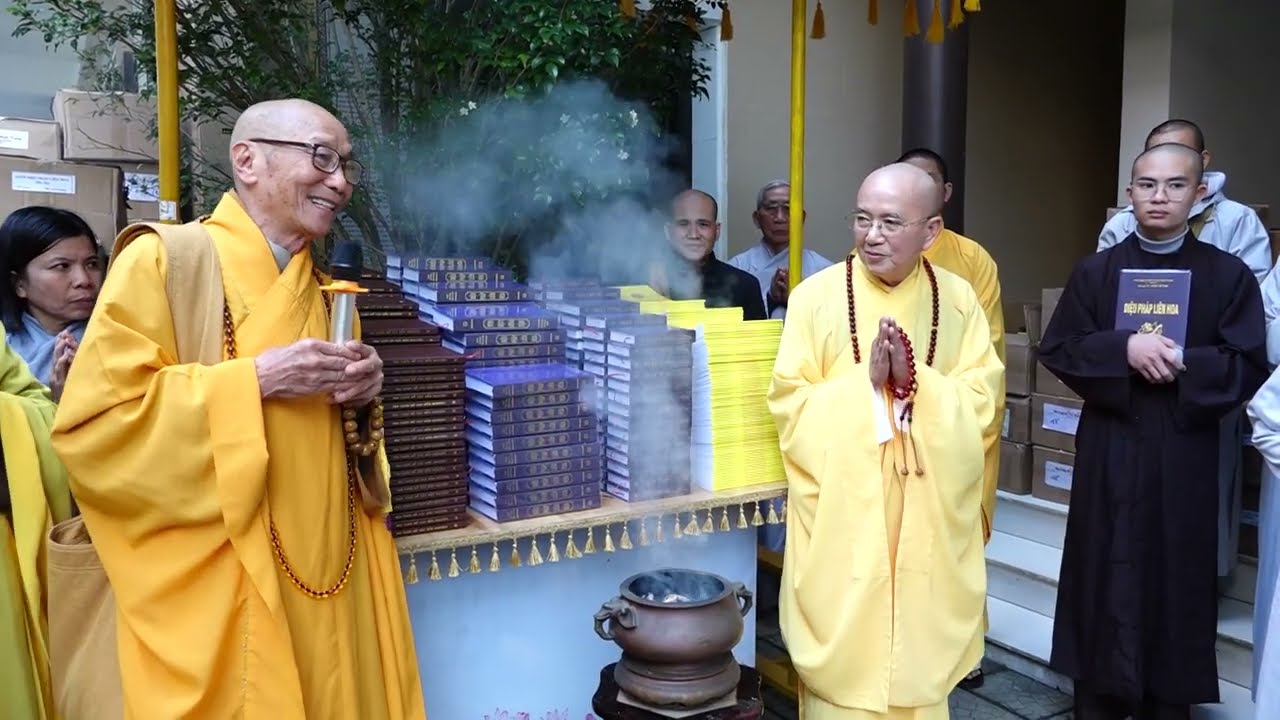 LỄ ẤN TỐNG KINH ĐẠI THỪA ĐẾN CÁC TỰ VIỆN TRÊN ĐỊA BÀN TP HUẾ