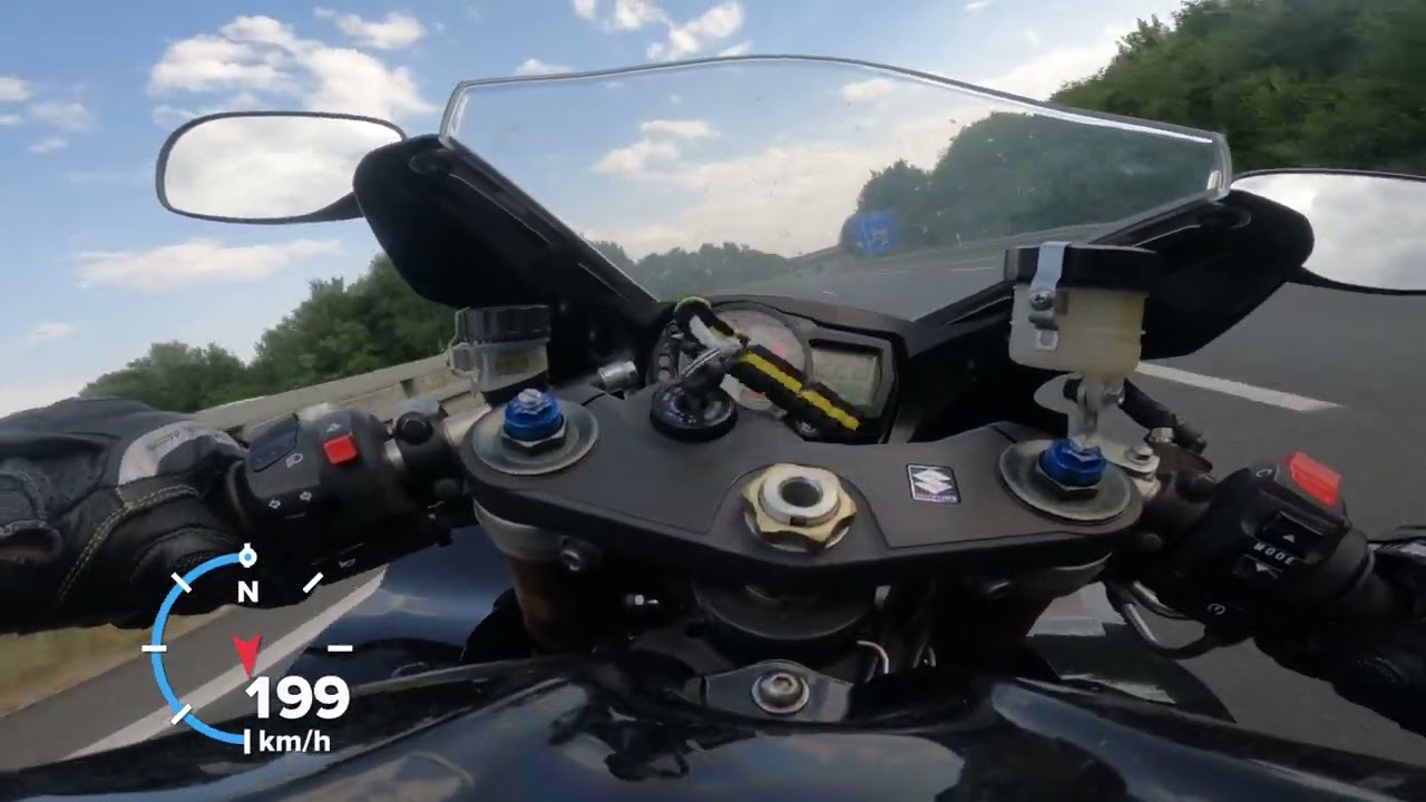 Suzuki GSXR 1000 k7 Fullgas auf der Autobahn