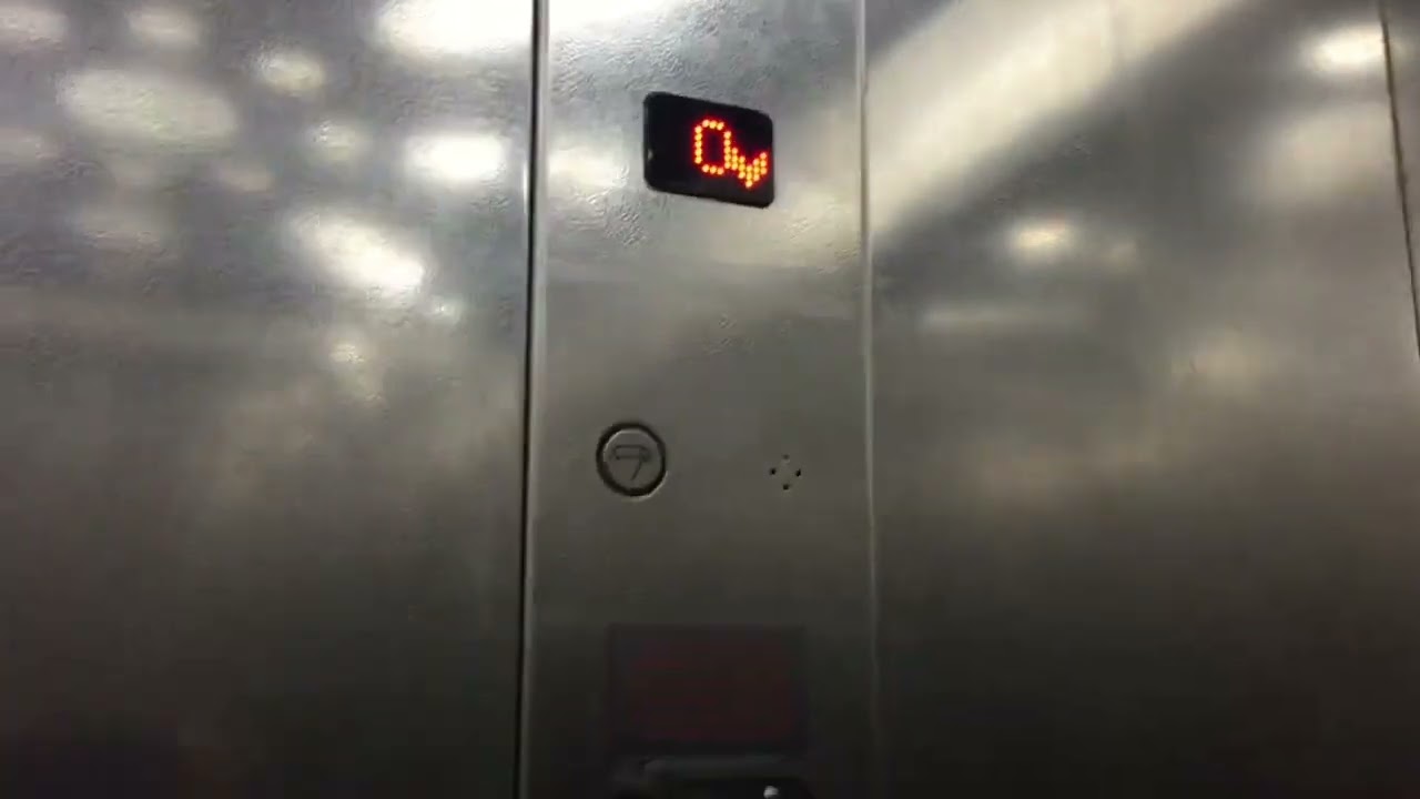 Jackson Lift @ The Trident Arcade In Dudley Town Centre
