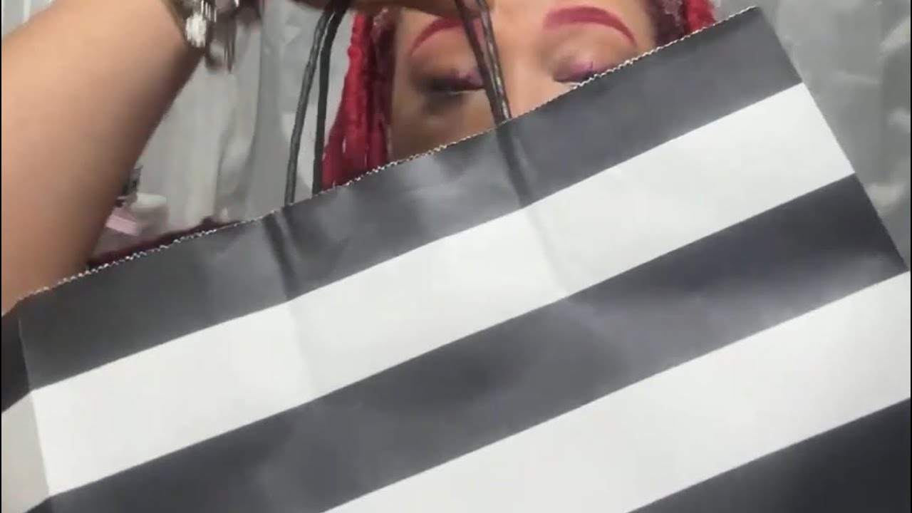 February #sephora #gratis;do a reveal with me as I havnt went through bag yet🥰💋💅🎨💕#dior #lysbeauty