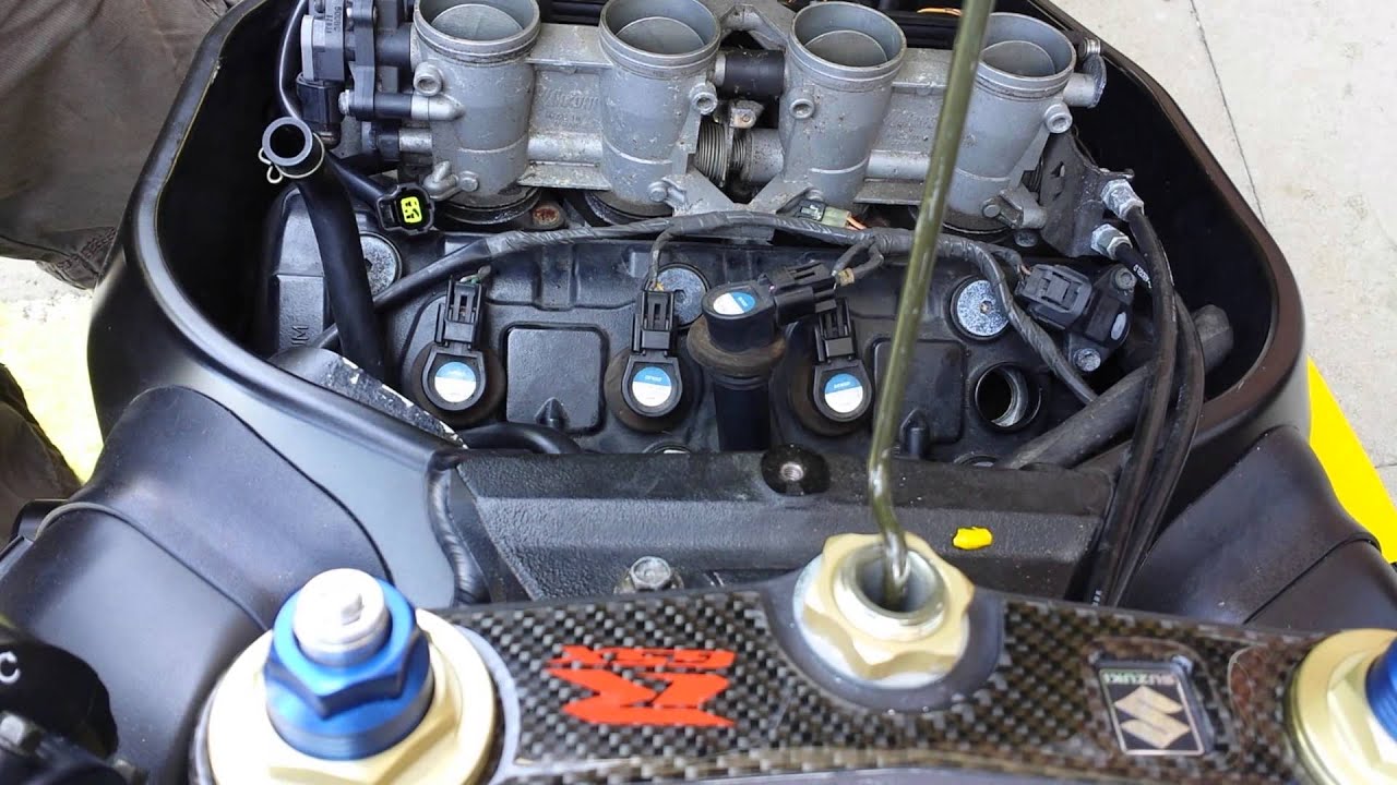 GSXR 600 K4 Spark plug change Chelt-mods