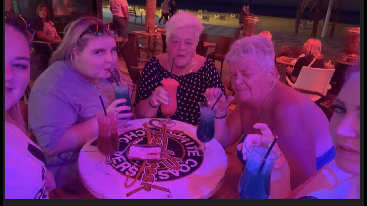 BENIDORM 2022 | ELLEN LOUISE