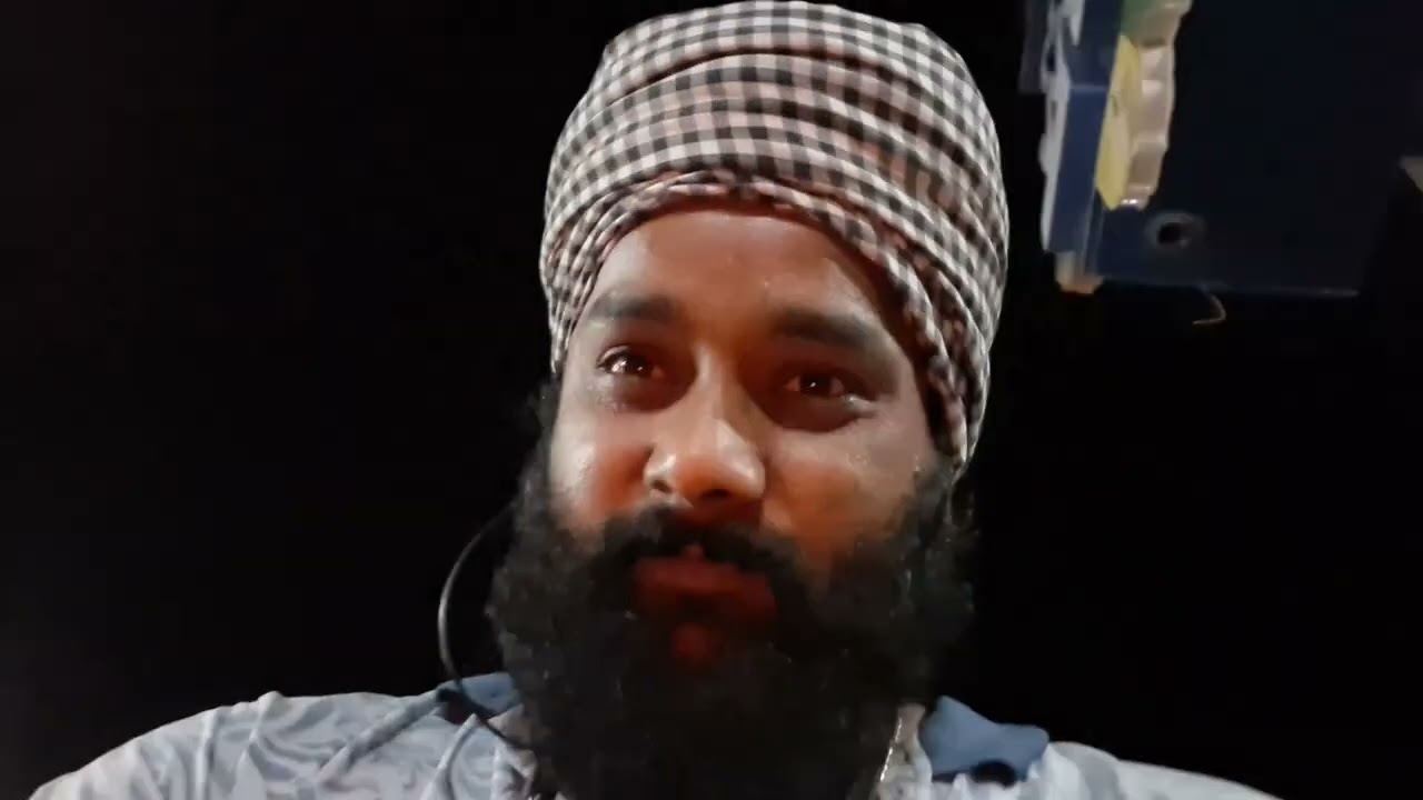 ਗੱਡੀ ਕਰੀ ਪਾਟਨ ਖਾਲੀ ਫਿਰ ਗੲਏ ਦੂਜੀ ਥਾ ਖਾਲੀ ਕਰਨ ਫਿਰ ਖਾਦਾ ਬਰਫ ਦਾ ਗੋਲਾ ਹੋਟਲ ਤੇ ਜਾ ਕੇ ਰੋਟੀ ਖਾ ਕੇ ਸੌ ਗਏ !