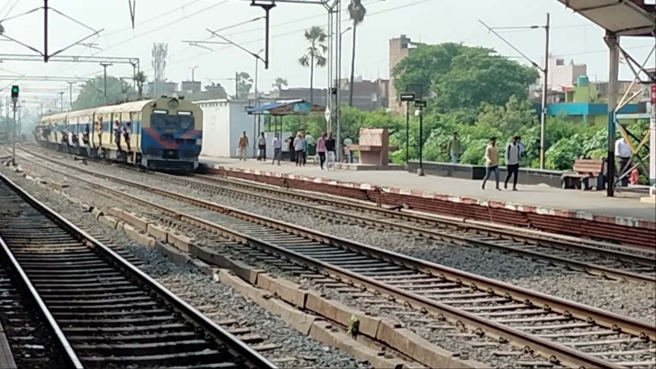 Islampur - Patna Memu Arriving Patna Sahib Station.