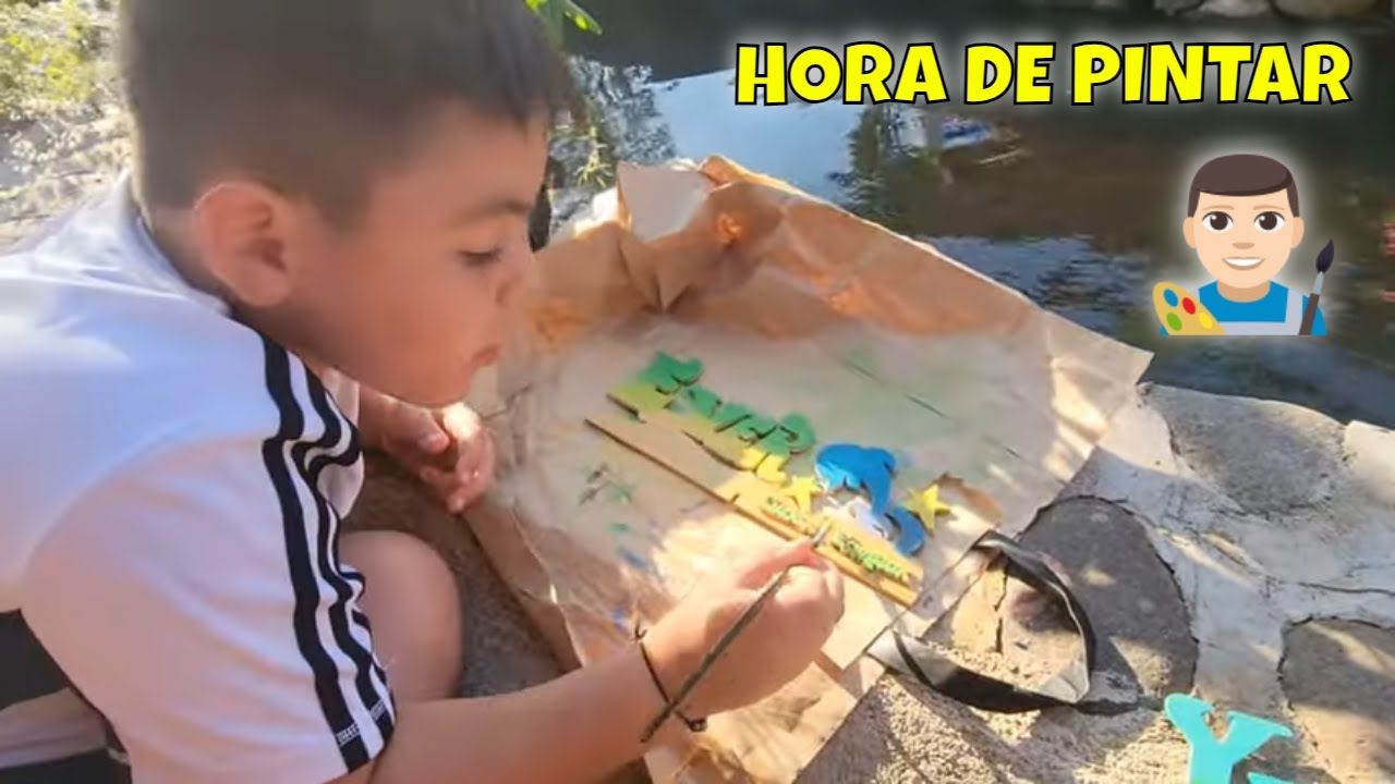 Transformando nombres decorativos con técnicas de pintura.