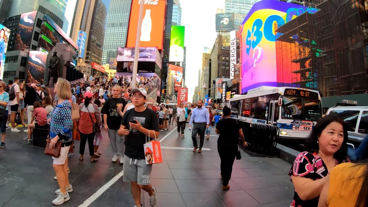 ⁴ᴷ⁶⁰ Walking NYC (Narrated) : Greeley Square to Times Square via Broadway (July 25, 2019)