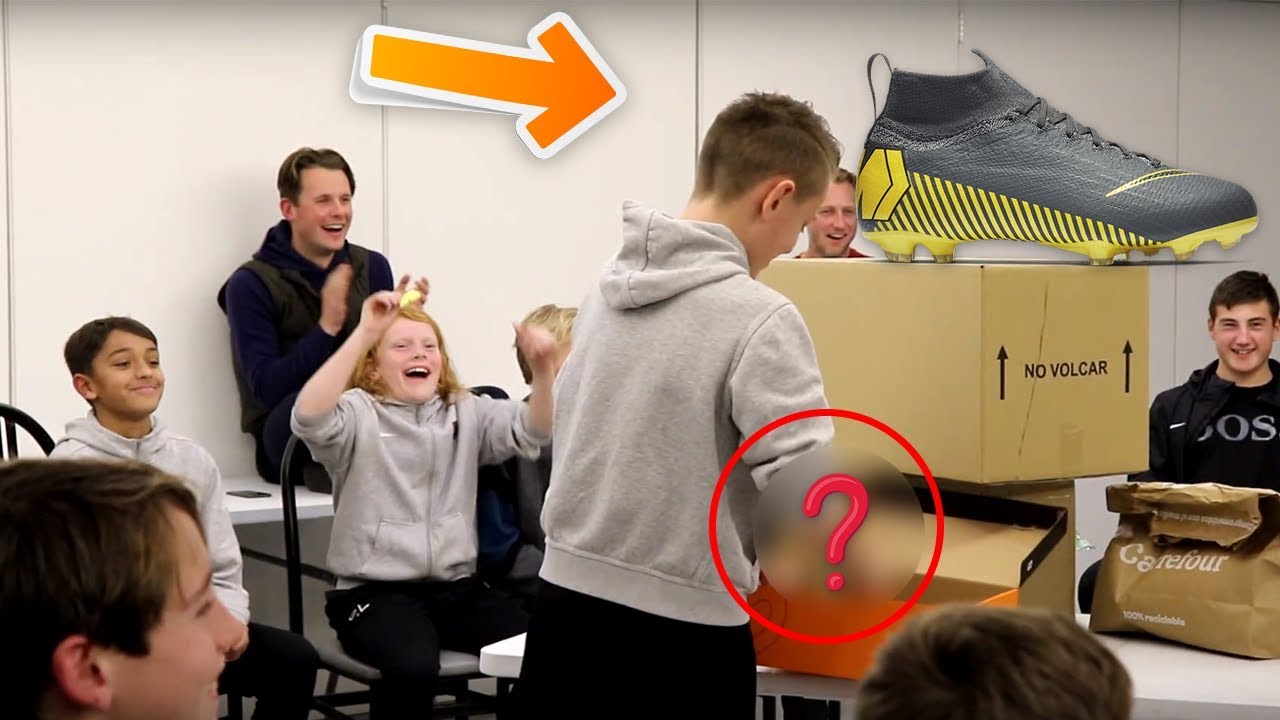 Den som v&auml;ljer r&auml;tt l&aring;da f&aring;r valfria fotbollsskor (Brommapojkarnas akademi) | Fotboll24