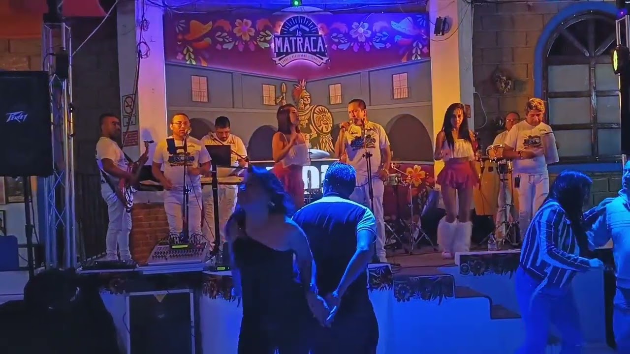 CUENTOS DE AMOR- GRUPO DEZZIDIDO EN VIVO