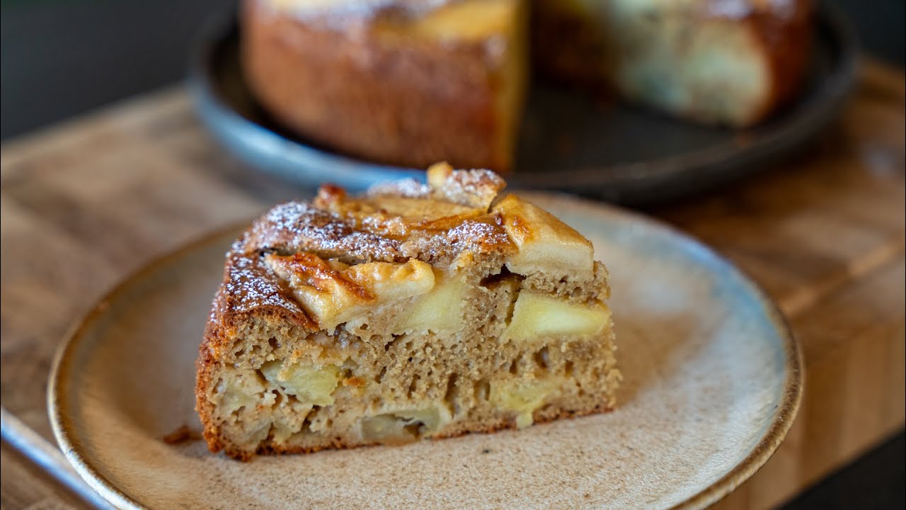 Gâteau moelleux aux pommes de grand-mère avec moitié moins de beurre et peu sucré