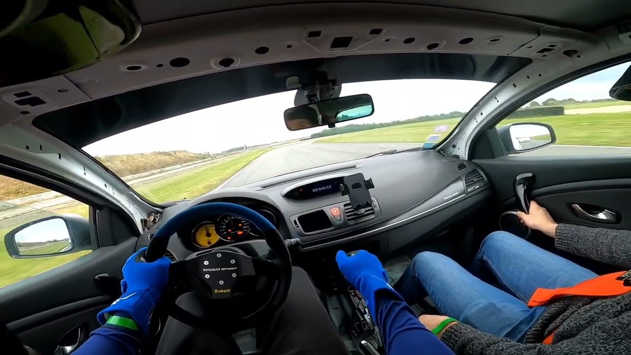 Circuit de Clastres - 10/10/24 - Megane RS chasse la galinette cendrée Porsche 991 GT3 :D