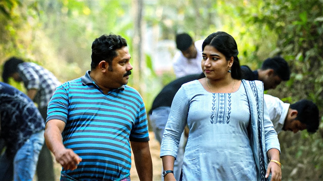 കുറേ P.S.C എഴുതുമ്പോ ആണല്ലോ ഒരു ജോലി കിട്ടുക 😂 | Padachone Ingalu Kaatholee Movie | Sreenath Bhasi