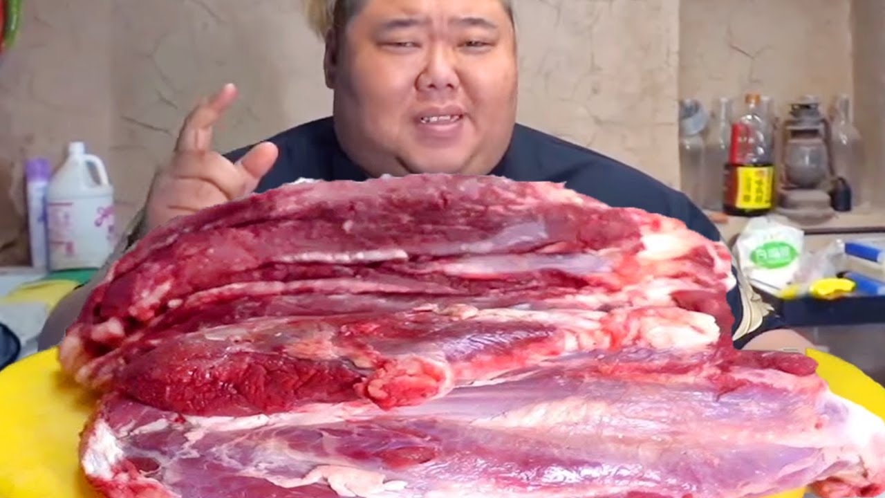 20斤牛腿肉切大块直接炖，篮球队第一次光临猴哥寒舍，大口吃肉大口喝酒太嗨了！【胖猴仔】